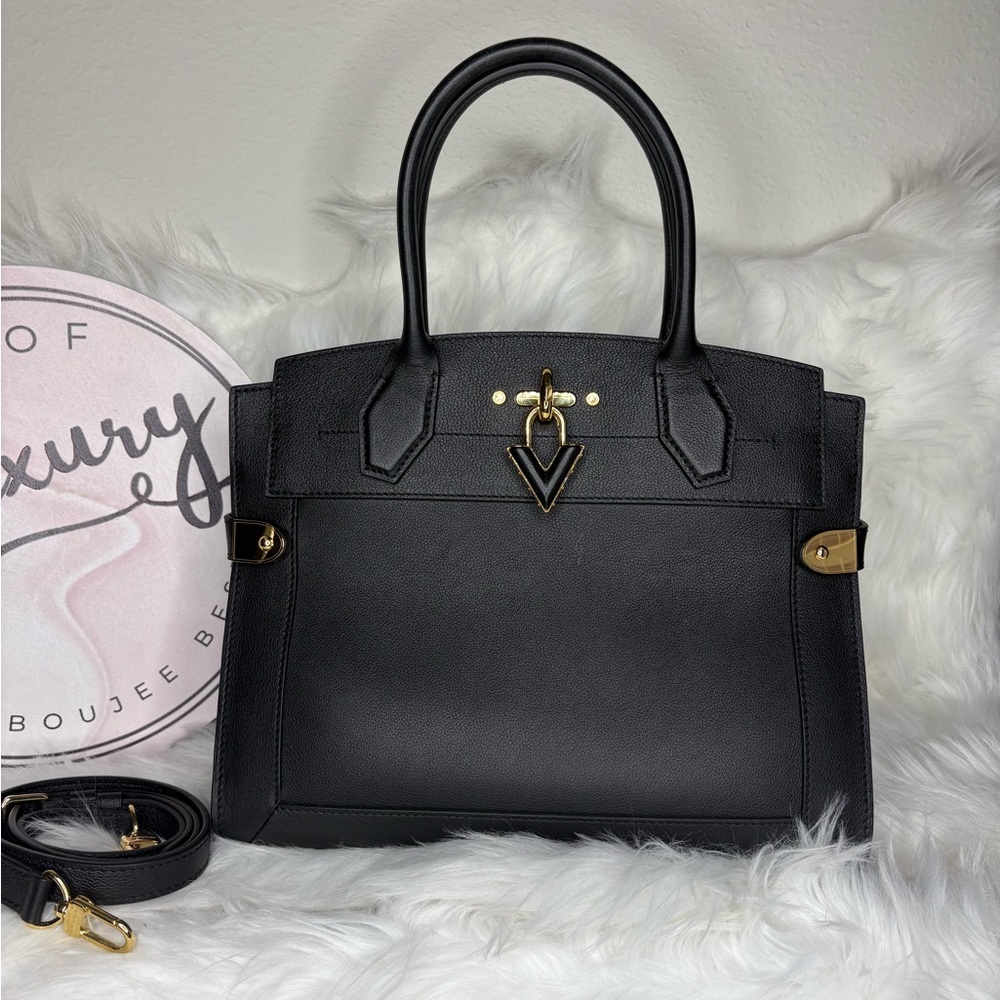 Louis Vuitton Steamer MM in Noir. LESS THAN HALF OF RETAIL.